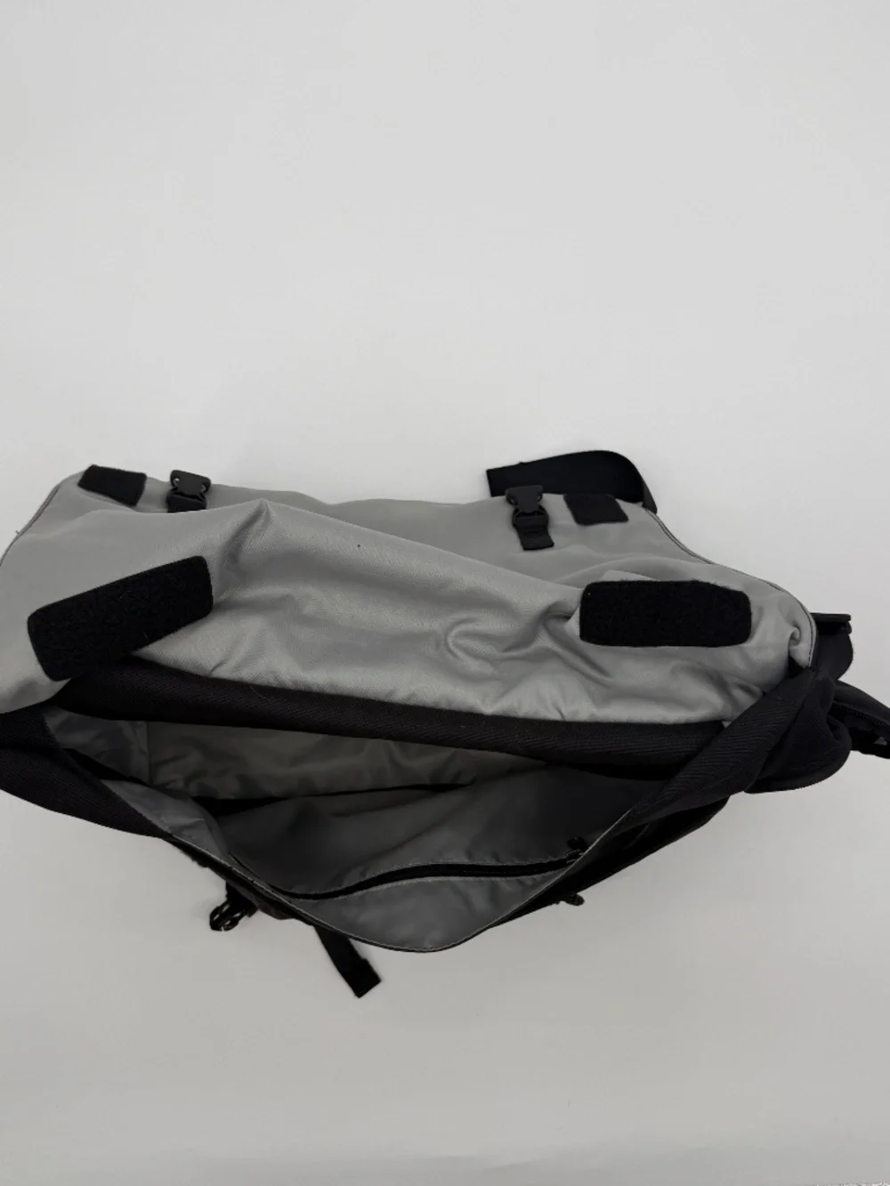 Patagonia Critical Mass Messenger Bag Black Laptop Crossbody Travel Shoulder